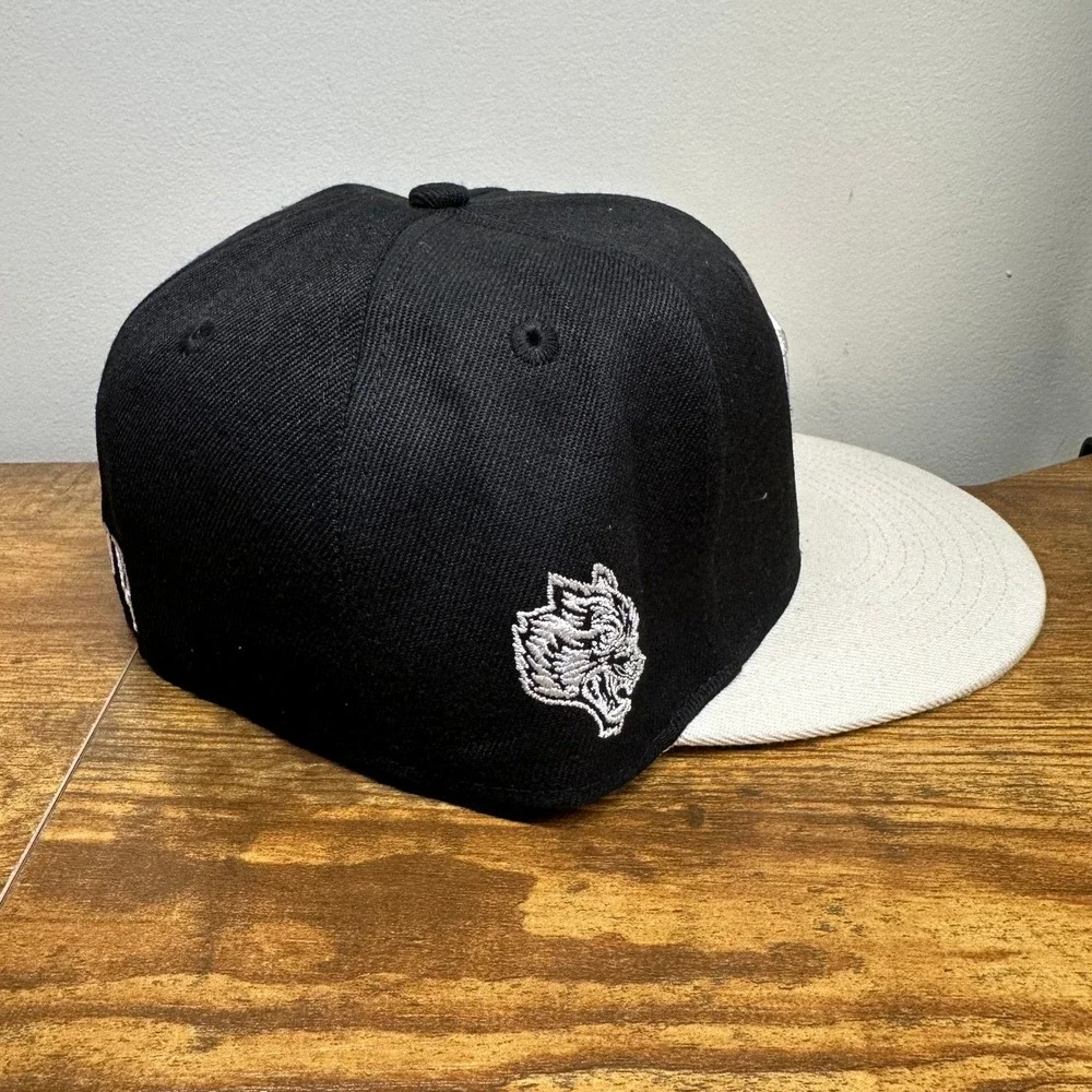 Darc Sport W Loyalty Fitted Cap Black Cream Wolves‎ Hat 7 1/8 DSAC009 71/8